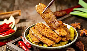 騰訊等資本入局，新老品牌混戰，千億鹵味市場如何博出位？